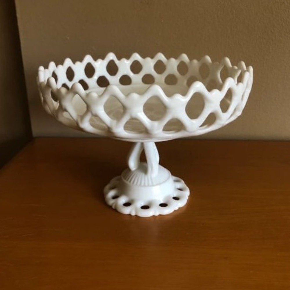 Vintage Westmoreland White Milk Glass Open Lace Pedestal Compote Fruit Bowl 10��